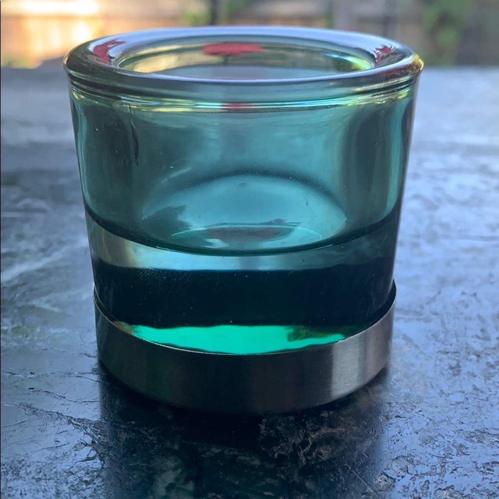 Tea light candleholder